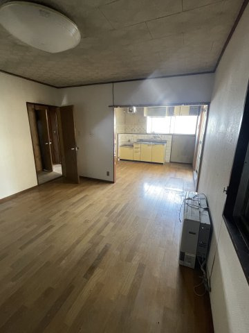 家具の配置を自由に計画できる、すっきりした室内