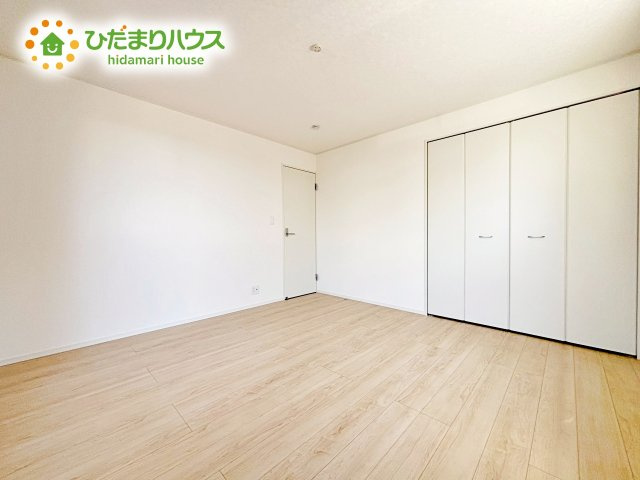 ベッドを置いても余裕の広さがあります。パソコンや趣味のスペースなどインテリアを考えるのも楽しみですね！
