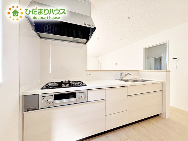 3口コンロと収納豊富なキッチンで、ママの毎日のお料理もはかどります☆