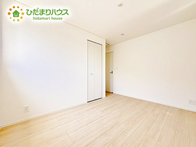 お子様の成長に合わせて、自由に模様替えできるように考えた、シンプルな洋室。