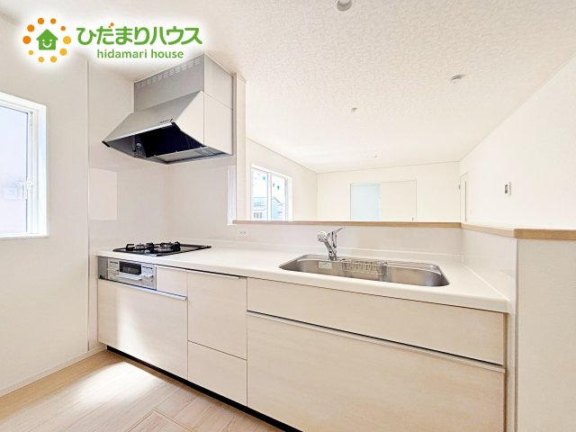 料理をしながらでも、ご家族との会話を楽しめる対面式キッチン♪