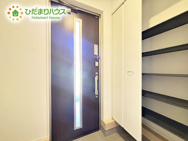 スニーカーマニアも納得の天井まであるシューズボックス!(^^)!