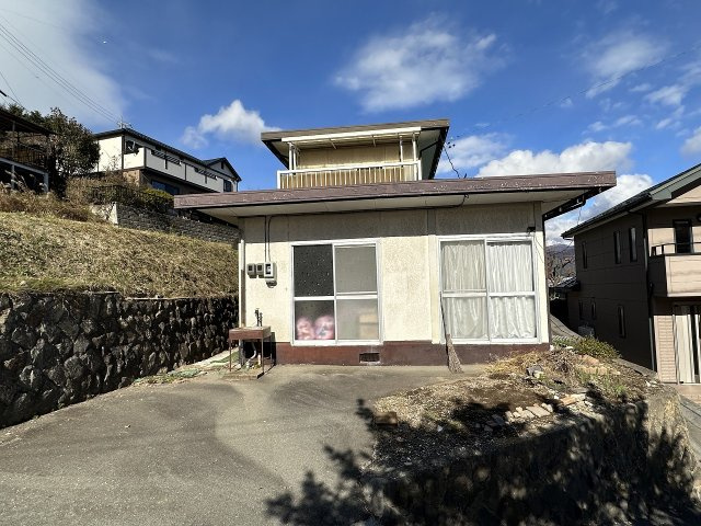 外観＋駐車スペース