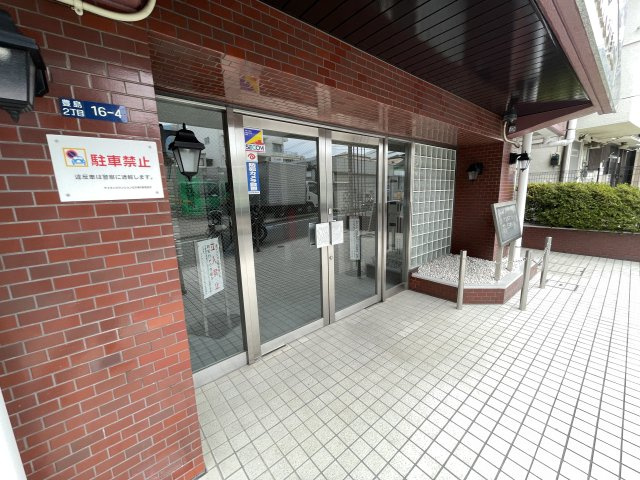 マンションの顔でもある、高級感漂うエントランス。　
