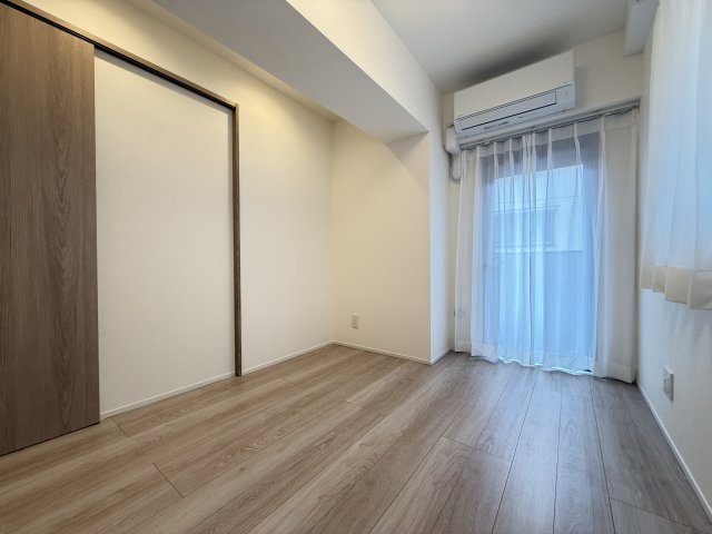 大切なお子さまを見守りやすい引き戸の洋室は、子ども部屋としても。　
