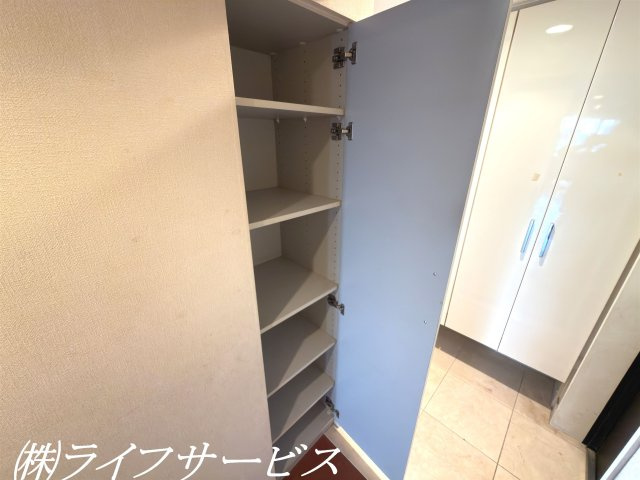 玄関に物入あり