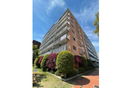 エメラルドマンション鶴見緑地の外観