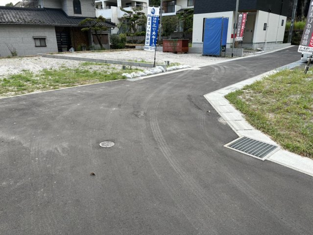 前面道路含む現地写真です