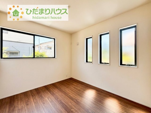 机にベットを置けば子供部屋の完成です！
