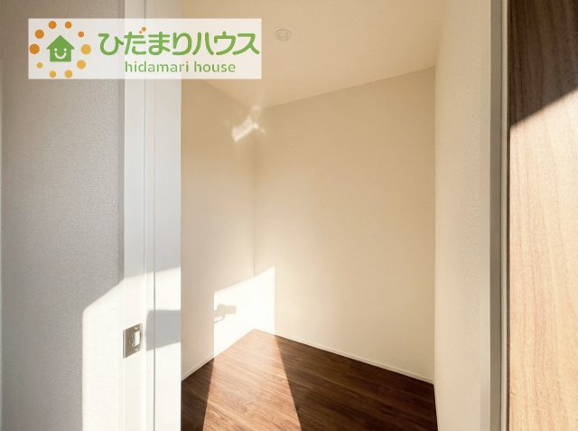 掃除機や買いだめする洗面所用品はもちろん、箱買いしたペットボトルまでしまえます(^^)