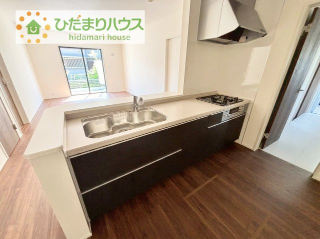 料理をしながらでも、ご家族との会話を楽しめる対面式キッチン♪