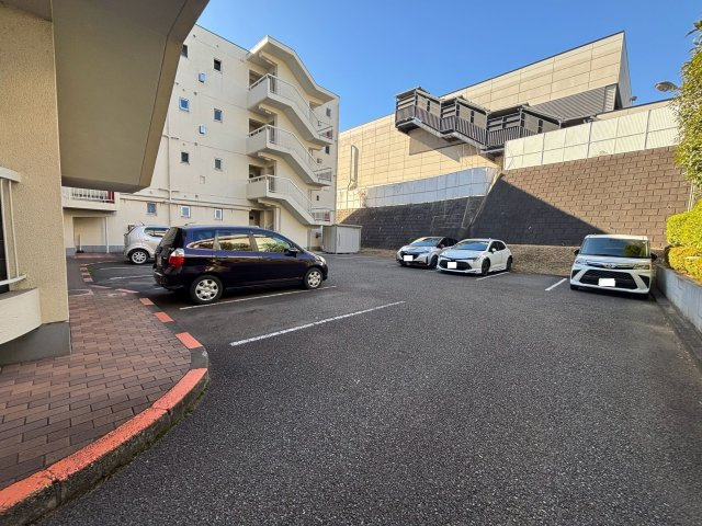 敷地内駐車場月10000円