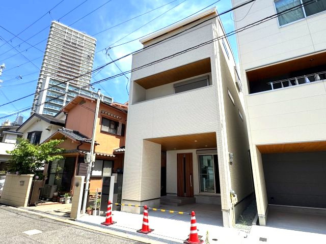 外観：328000657437