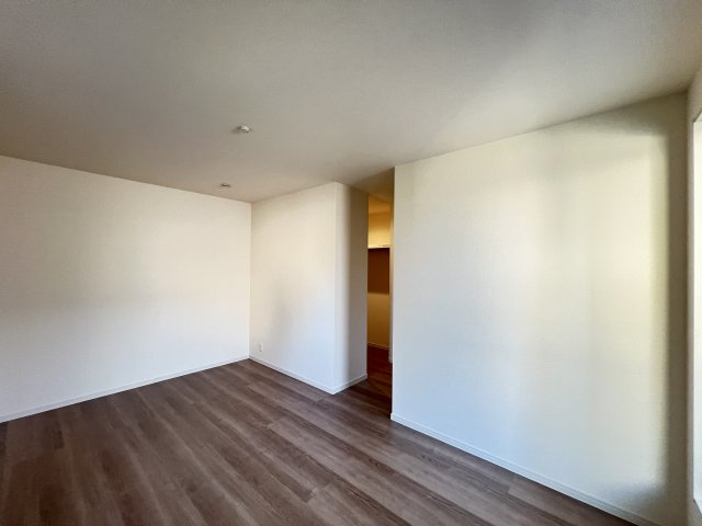 落ち着いて過ごせるお部屋なので、寝室にいかがでしょうか
