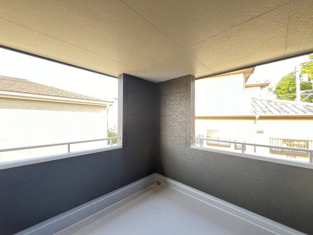 開放的で明るい空間を演出してくれるバルコニーです