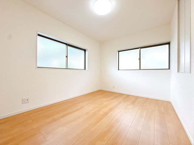 2F6帖の北側洋室になります♪