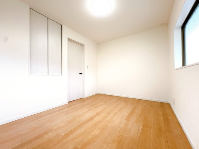 2F北側洋室の別角度になります♪