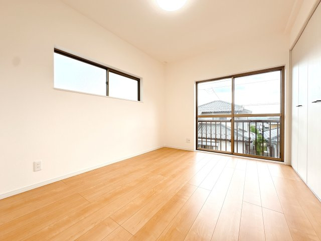 2F6帖の南東洋室になります♪