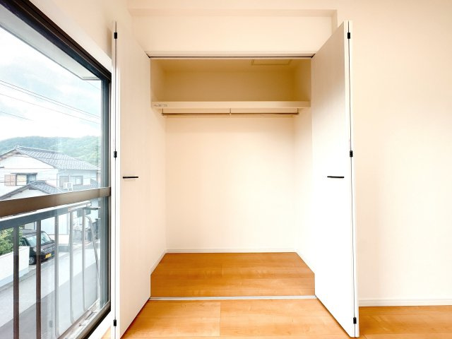 2F南東洋室の収納になります♪