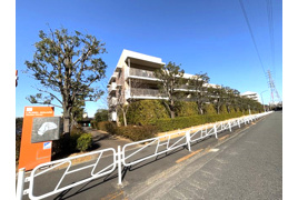 ローレルスクエア南大沢5番館の外観