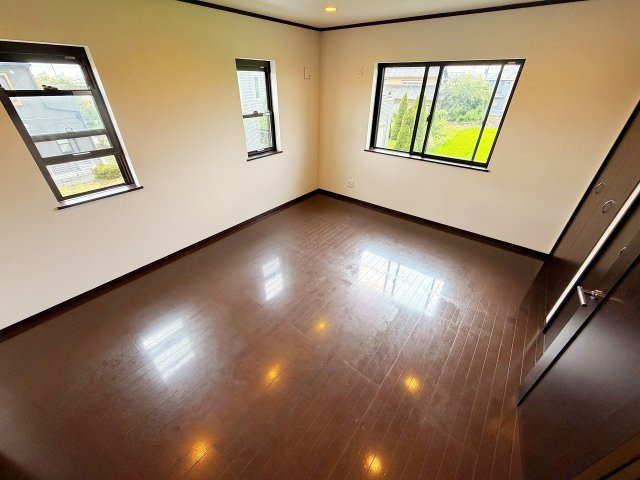 シックな色のお部屋は落ち着きます！
