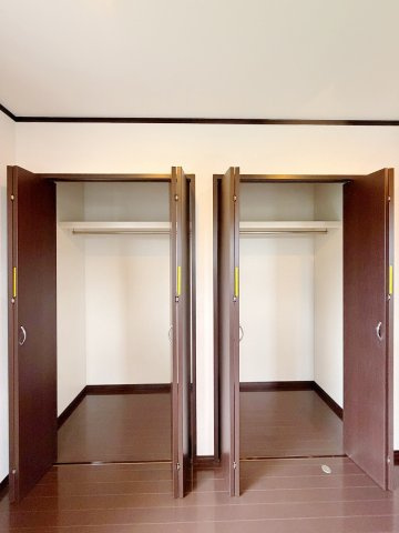 クローゼット2つは大容量でお部屋が片付きます！