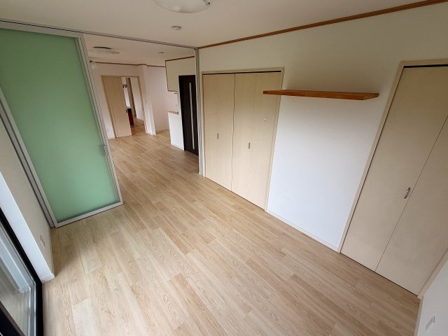 1階の洋室6帖。