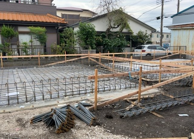 庭があることでガーデニングや家庭菜園はもちろん、こどもの遊び場やペットを放して遊ぶことができます。また、家の周囲に余裕があるということです。隣地との間があれば、十分な日当たりと、風通しが確保できます。
