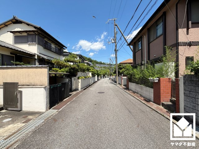 前面道路含む現地写真です