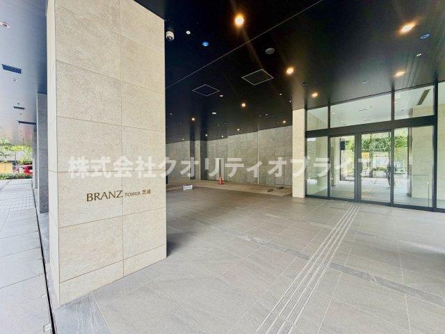 タワーマンションならではの重厚感、清潔感を兼ね揃えたエントランスです。