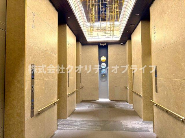 タワマンならではのエレベーター複数基あるので混雑もしにくくなっています。