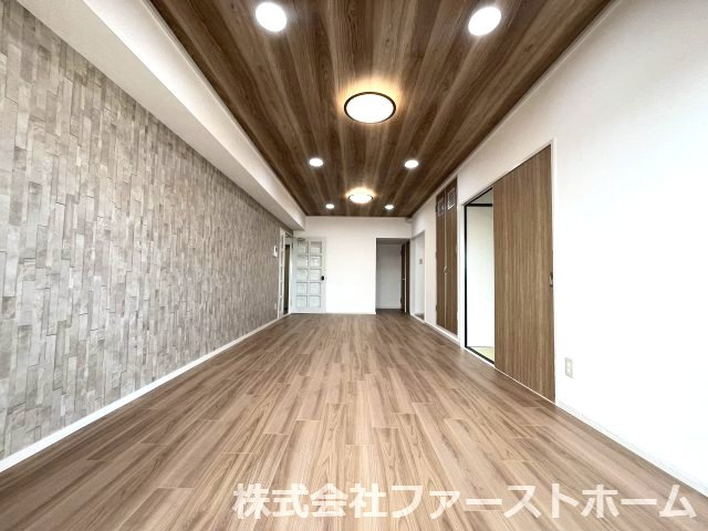 日中はカーテンを開けて自然な光を取り込みリラックスして過ごしたいですね♪