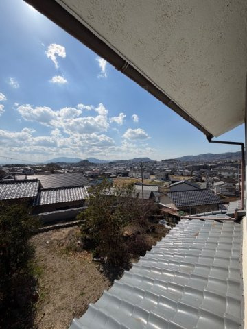 ＼高台に佇む解放感あふれる住まい／