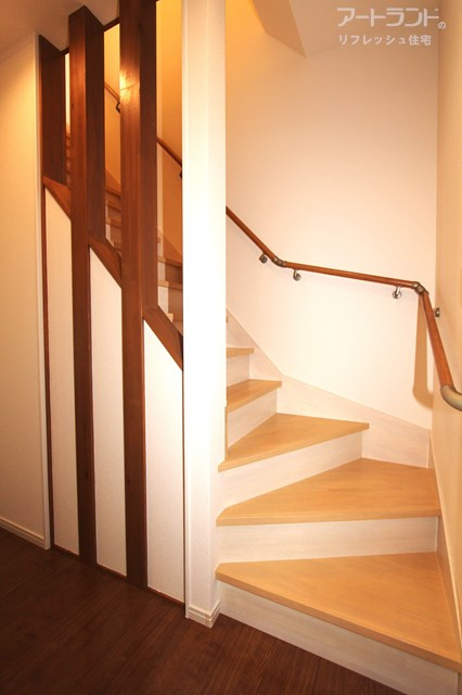 【階段前（1階）】
