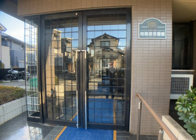 マンションのエントランスには、もともと風よけや防犯の役割がありますが、マンションによって宅配ボックスなどの設備が備わっている所もあります。日々の生活をイメージしながら生活しやすさをチェックしましょう。