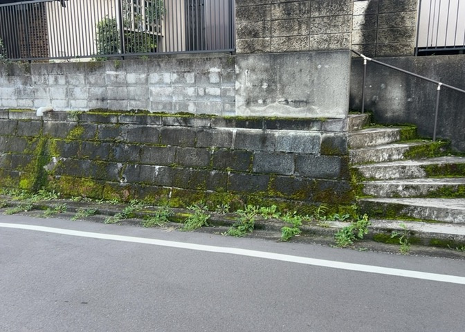 駐車場と明記されていても、最小スペースでつくられた駐車場だと大型車は駐車できなかったり、出入りしにくくなったりする可能性があります。お車のサイズと購入したい物件の駐車場のサイズを現地で確認しましょう。