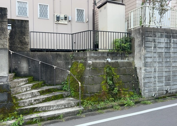 庭があることでガーデニングや家庭菜園はもちろん、こどもの遊び場やペットを放して遊ぶことができます。また、家の周囲に余裕があるということです。隣地との間があれば、十分な日当たりと、風通しが確保できます。