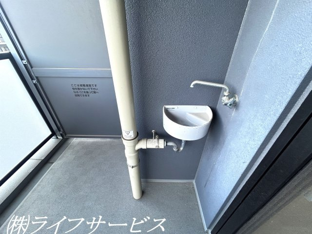 バルコニーにスロップシンクあり！掃除や水やりに便利です！