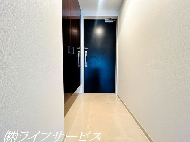 玄関／天井高のシューズボックス有