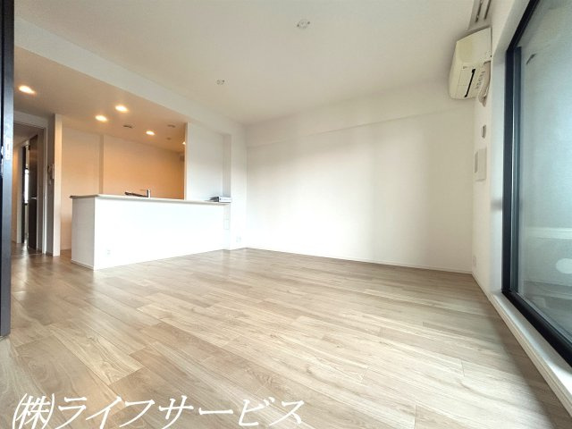 リビングルーム13.5帖／室内丁寧にお使いです！ペットと一緒に暮らせるお部屋です！
