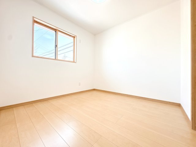 2Ｆ5帖の北東洋室になります♪