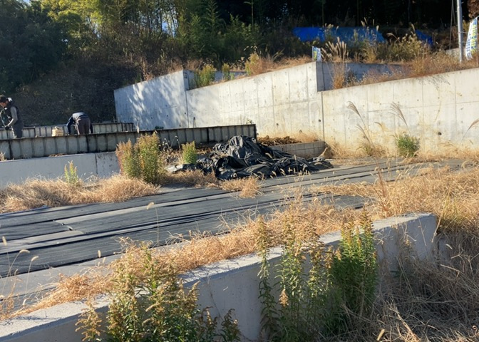 土地の形が極端に長細かったり、狭小地、あるいは道路との高低差がある傾斜地だった場合、後々売ろうとしても買い手がつかない場合もあります。後々、売却することになった時に価値の下がらない土地を選びましょう。