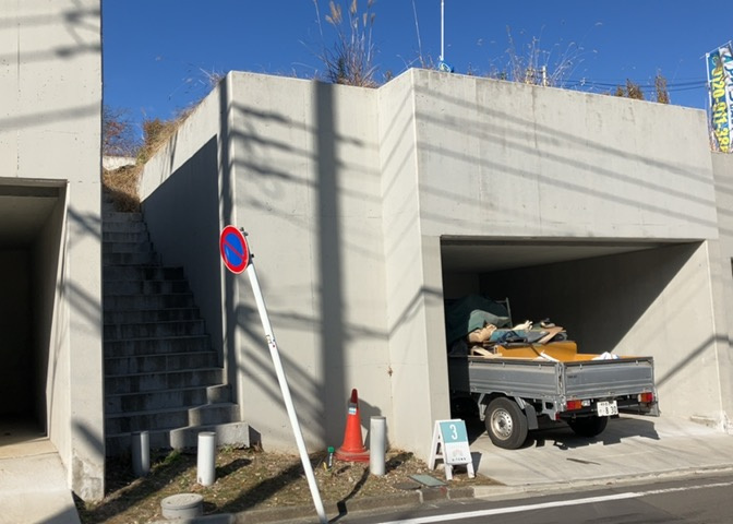 物件の詳細については、現地を見てわかること以外に、役所や法務局などで調べないとわからないことがあります。そのため、現地に行く場合は、もしこの物件を買ったらどのような生活ができるかをイメージしましょう。
