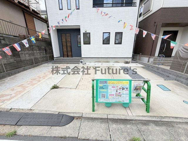 家族の車＋来客用にも便利な並列3台駐車可能