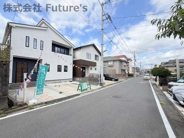 前面道路含む現地写真です。