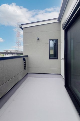 【同社施工例】※類似同仕様です。開口部のデザインや位置等のデザインが異なります。