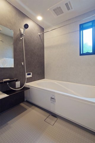 【同社施工例】※類似同仕様です。開口部のデザインや位置等のデザインが異なります。