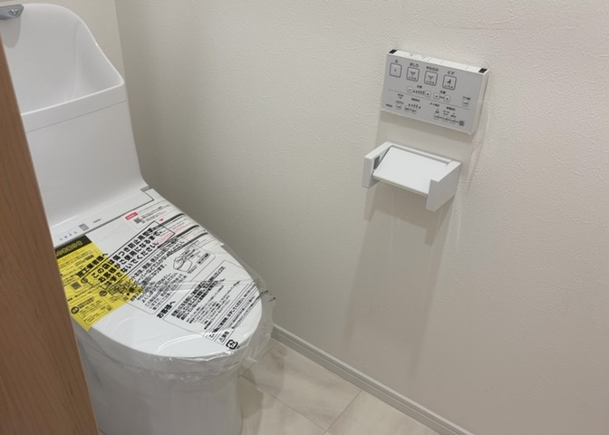 トイレは大きさや形、機能、抗菌性などが異なる多種多彩なタイプが各メーカーから出ています。それぞれに良さがあるため、事前にどういったタイプのトイレがいいのかをご家庭内で決めて、内見に行くといいでしょう。