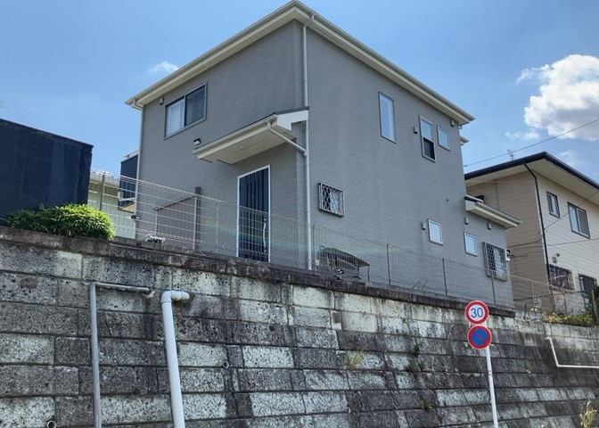東側道路の場合は居室を南向きに設計しやすいため、朝日が入りやすいというメリットがあります。一方、西側道路も東側同様に居室を南向きに設計しやすいのですが、住宅地だと朝日が入りにくいという弱点があります。