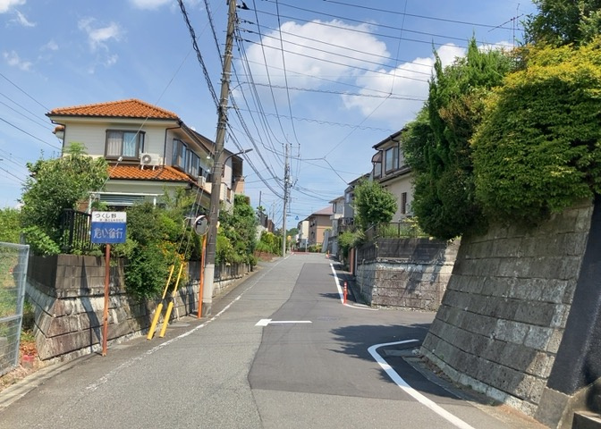 桜や紅葉の名所に出かける人は多いと思いますが、家にいながら季節の移ろいを感じる生活を送りませんか？リビングや窓から見える景色が生活を彩るワンポイントに！現地から見える景色を堪能してみては如何でしょう。